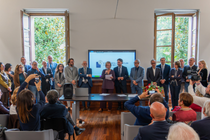 Una foto di gruppo dei delegati della rettrice